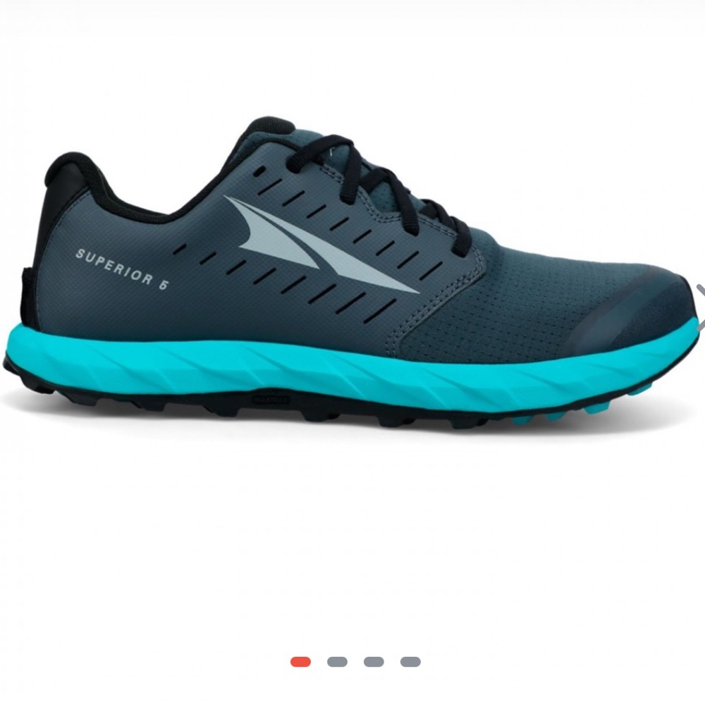 Love these lightweight trail runners only worn twice!